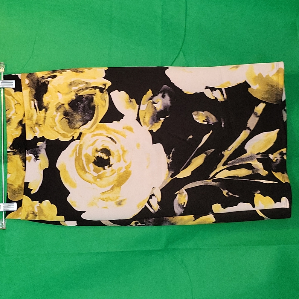 Black floral print pencil skirt size small